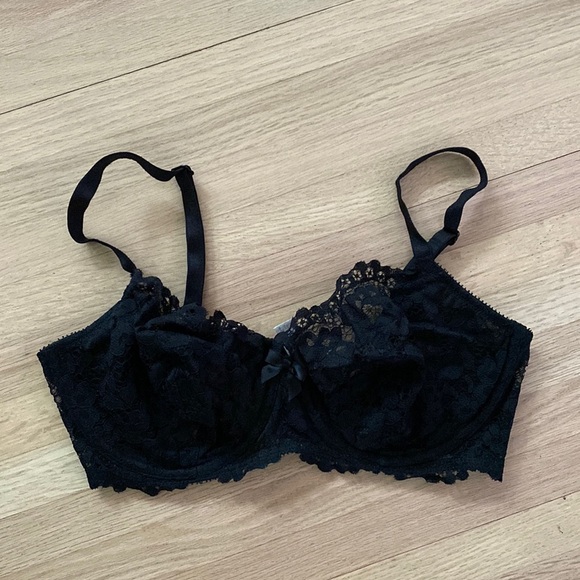 Victoria’s Secret Underwire Lace Bra - Picture 1 of 7